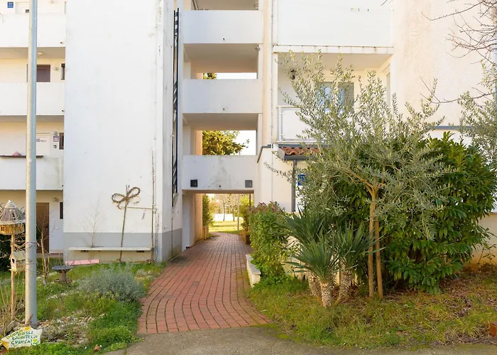 Pinjola Apartment *